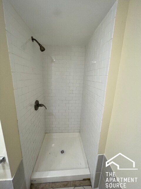 Building Photo - 2300 S Ridgeway Ave