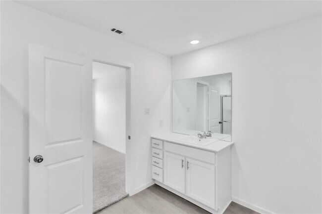 Building Photo - 27627 Village Way Dr.