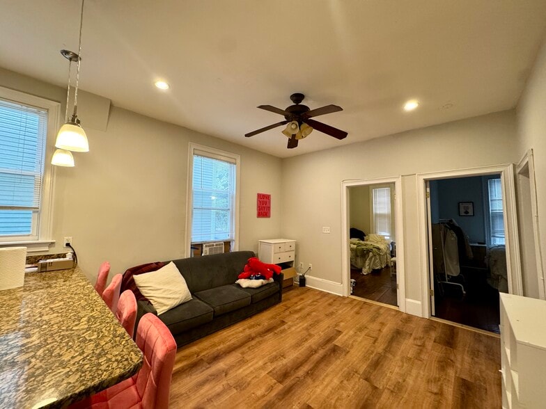 Building Photo - 719 Parker St