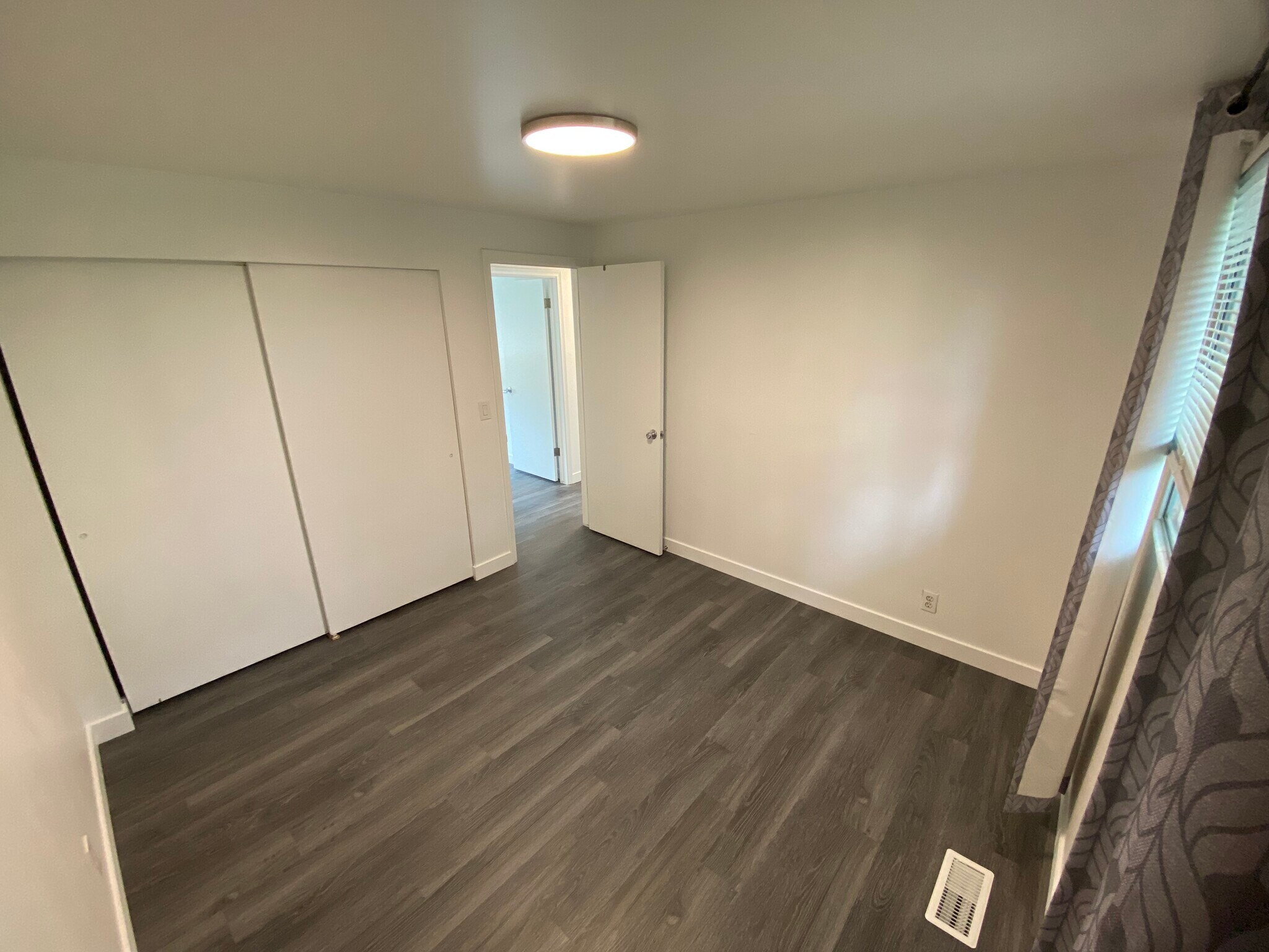 Building Photo - 95 W 8710 S