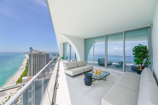 Building Photo - 16901 Collins Ave