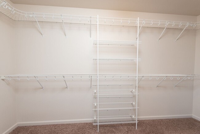 Building Photo - 4-Bedroom Home Near Pine Nursery Park Smar...