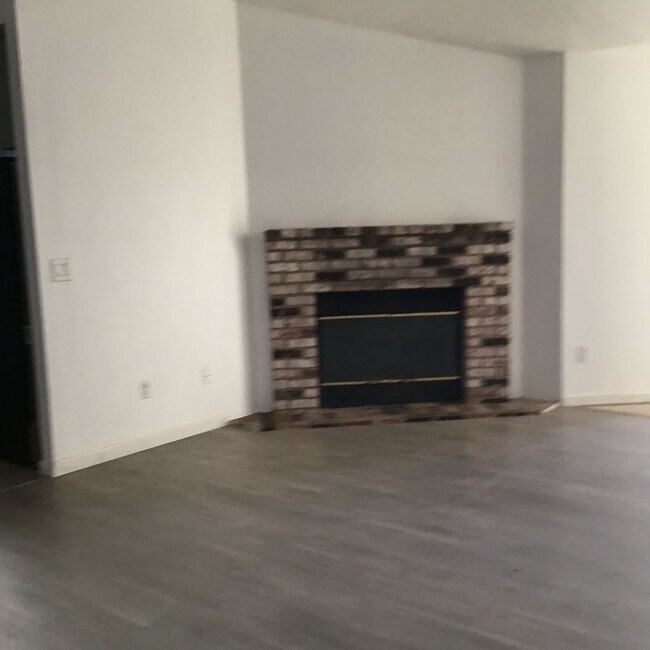 Building Photo - 2673 Cherry St