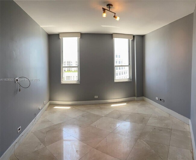 Building Photo - 701 Brickell Key Blvd