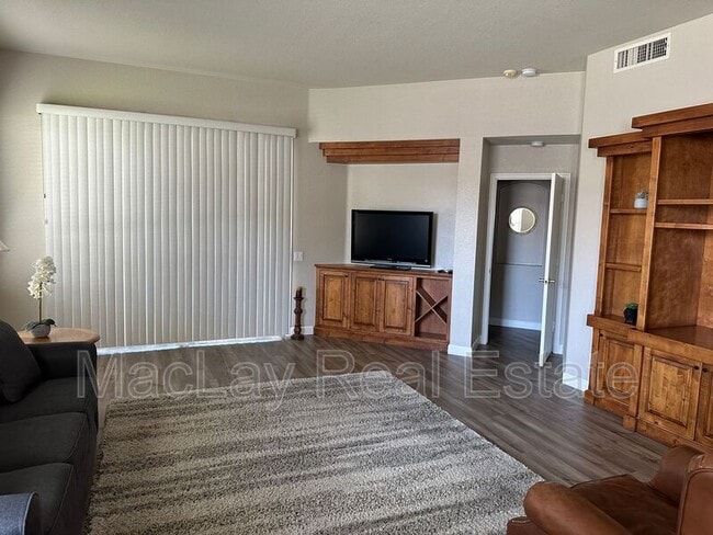 Building Photo - 9753 E Holiday Way