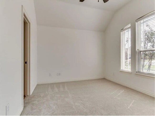 Building Photo - Spacious 4 Bed 2 Bath + Bonus Room In Edmond