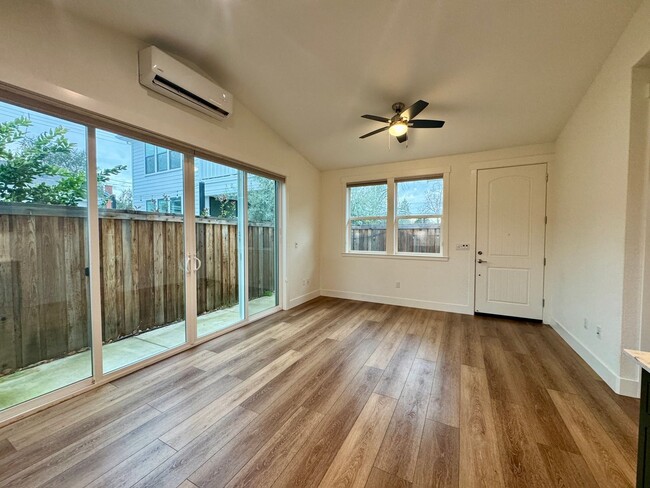 Building Photo - Charming Folsom ADU Available Now!