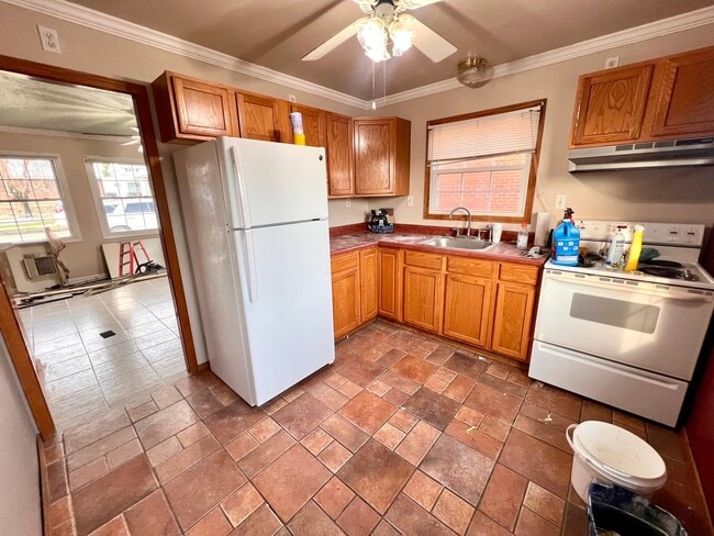 Building Photo - Coraopolis - 2 Bed 2 Bath - Home for Rent!