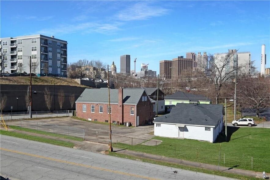 Building Photo - 472 Martin St SE