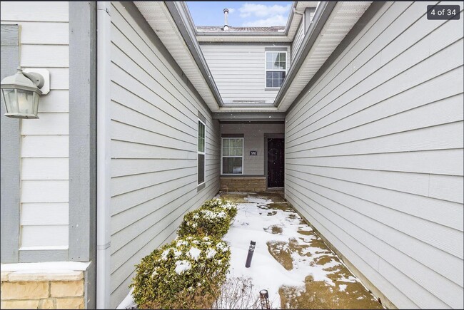 Building Photo - 590 Redwood Ln