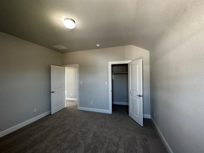 Building Photo - 109 Riverhill Dr