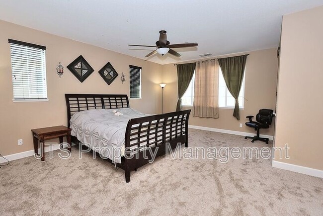Building Photo - 1427 Bicker Cir