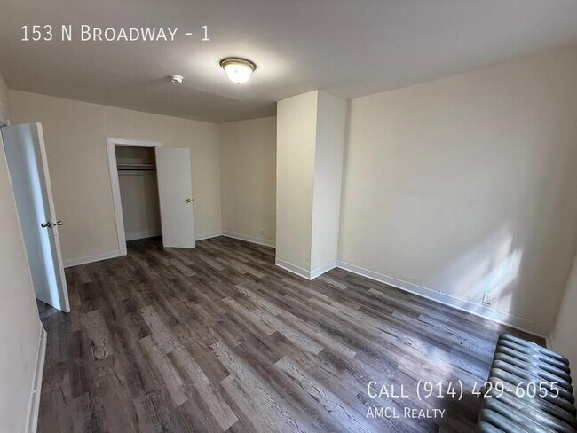Primary Photo - 153 N Broadway-1