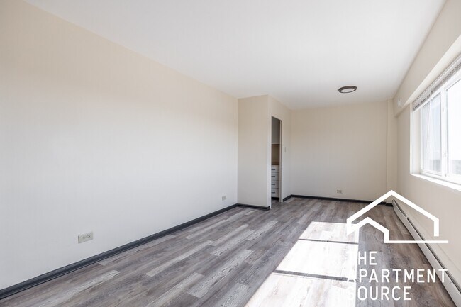 Building Photo - 1400 Chicago Ave