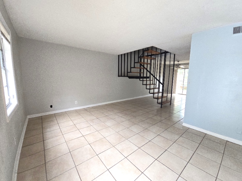 Building Photo - 3815 Parklane Dr