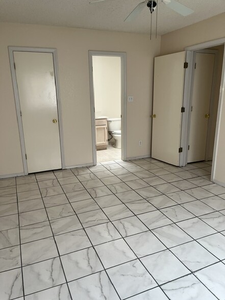 Building Photo - 12591 Kari Anne Dr