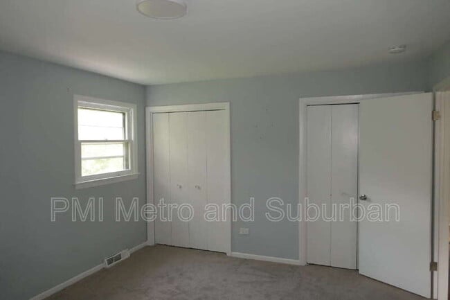 Building Photo - 22750 Valley Dr