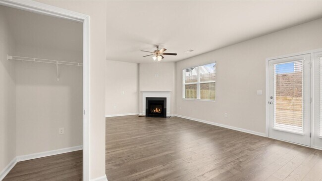 Building Photo - 4 Bedroom 2.5 Bath in Grovetown