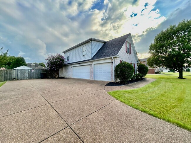 Building Photo - Discover this 4 bedroom 2 bath home for re...