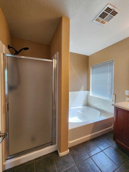 Building Photo - 40443 W Helen Ct