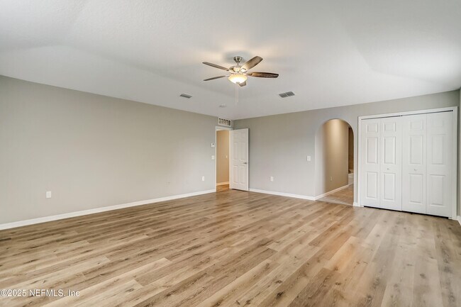 Building Photo - 172 King Arthur Ct