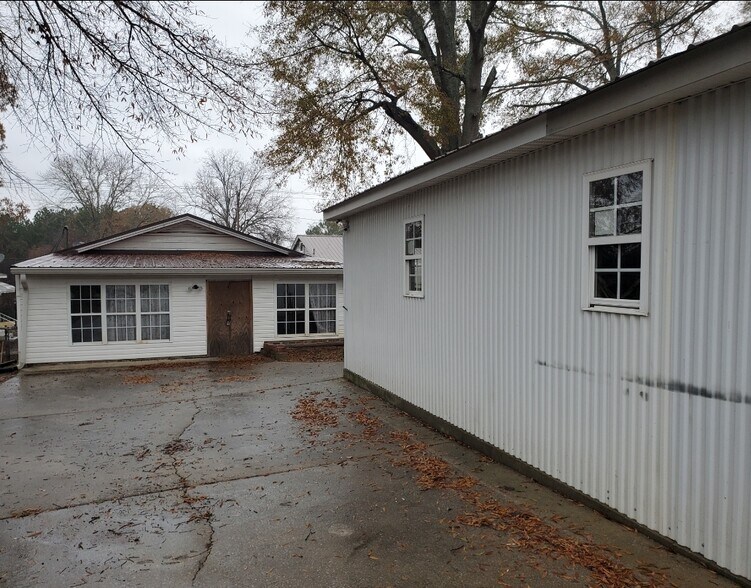 Back house - Garage - 1305 Hoke St