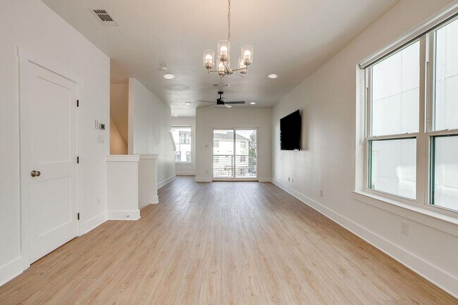 Building Photo - 2335 Benbrook Blvd