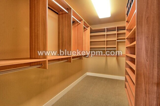 Building Photo - 3 Bed, 2 Bath, 1 Acre Home in Ridgefield, WA