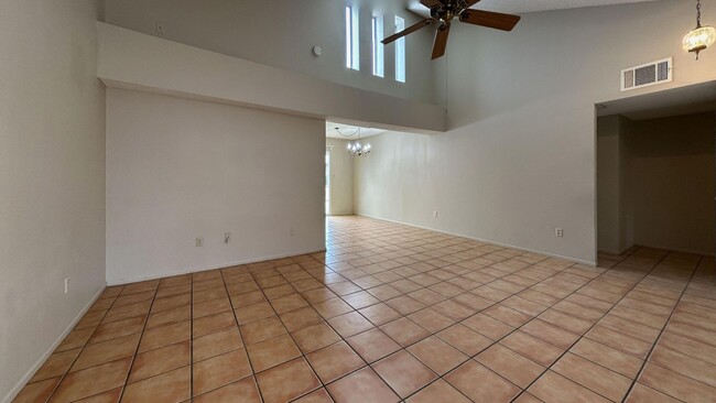 Building Photo - PRICE REDUCTION!! Cozy 2 Bedroom 2 Bathroo...