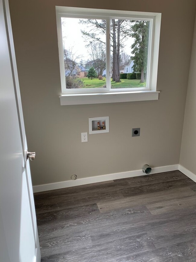 Building Photo - 668 E Street