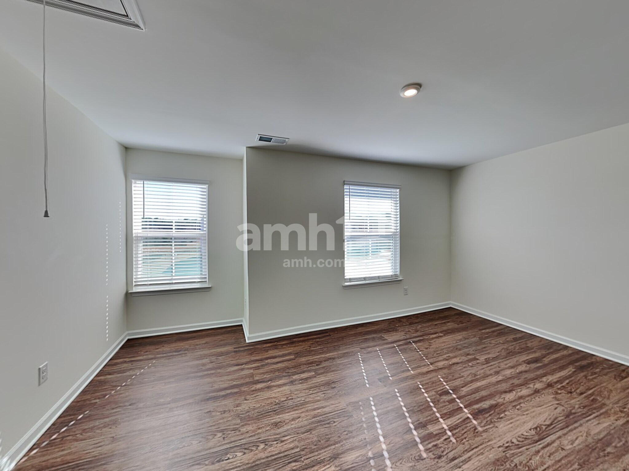 Building Photo - 561 Larragan Dr