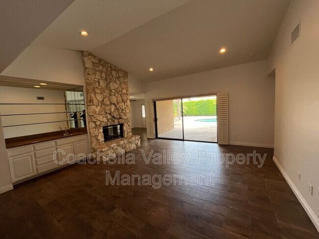 Building Photo - 40588 Clover Ln