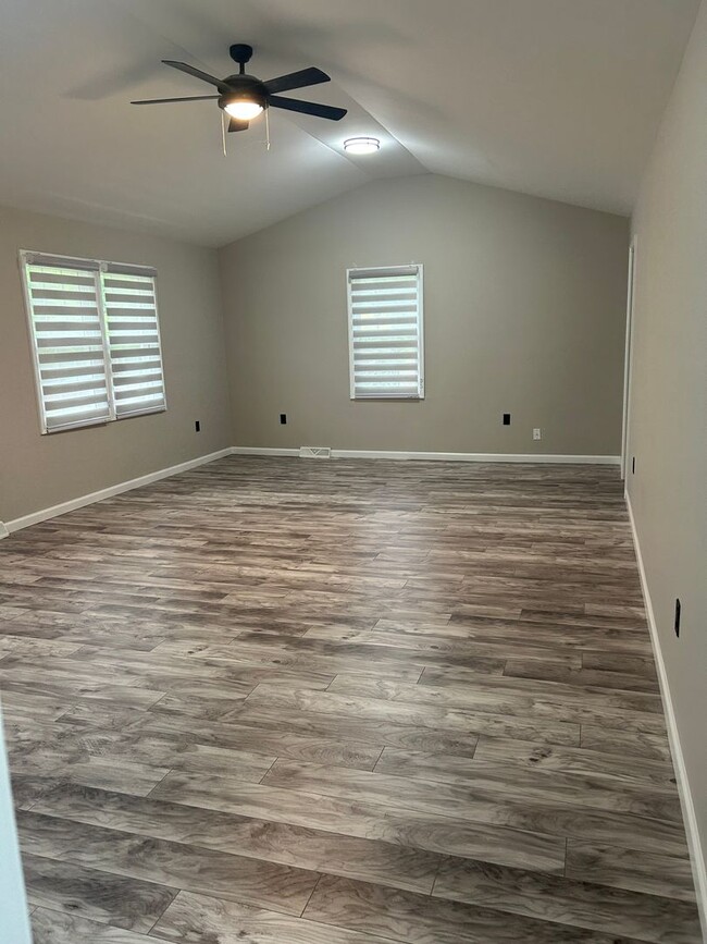 Building Photo - 5/3 Home Available Now!