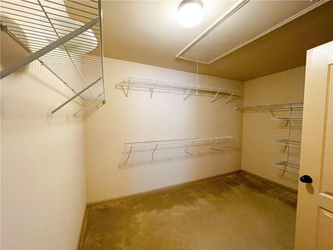 Building Photo - 1821 Bridle Rd