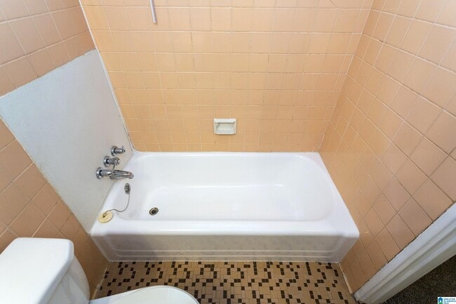 Building Photo - 204 Mccormick Ave