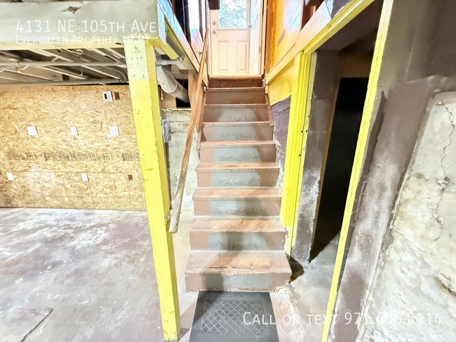 Building Photo - 4131 NE 105th Ave