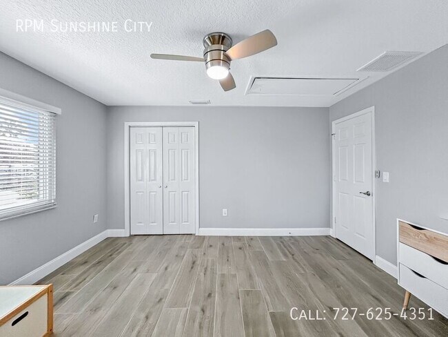 Building Photo - 3033 Pineview Dr