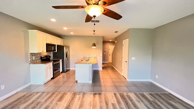 Building Photo - 600 Northern Way