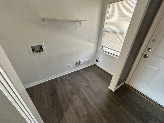 Building Photo - 2 bedroom home