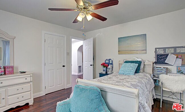 Building Photo - 2315 Cochran Ave