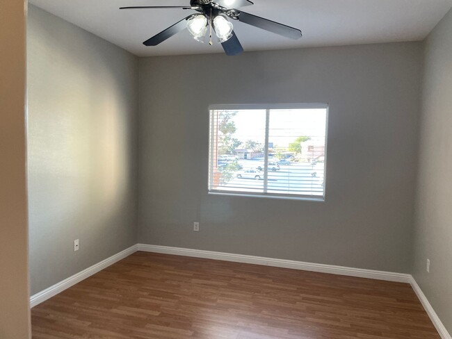 Building Photo - 2 bedroom upgraded condo in Silverado Ranch