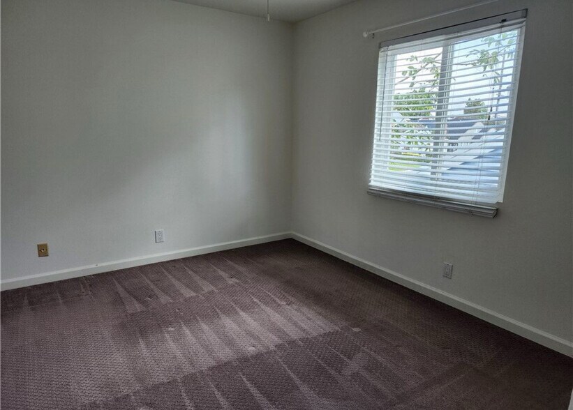 Building Photo - 2353 Littleton Cir