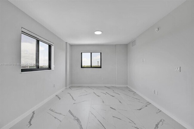 Building Photo - 840 NE 130th St