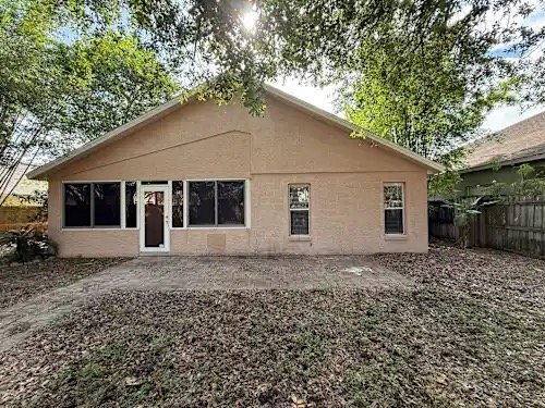 Building Photo - 3148 Seminole Dr
