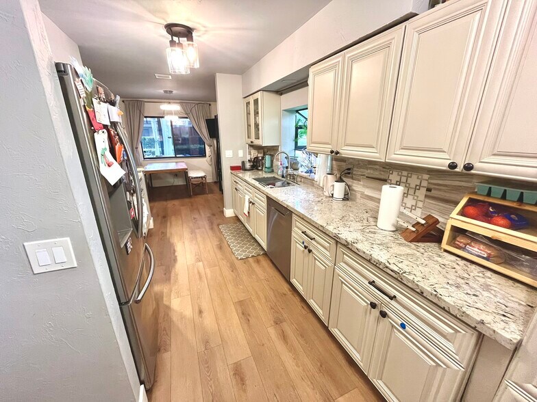 kitchen - 9366 Chelsea Dr N