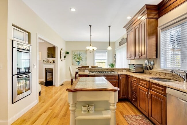 Building Photo - 7 Richmond Ave