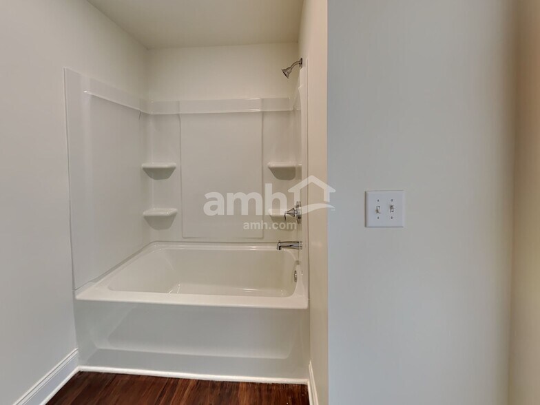 Building Photo - 639 Carnaby Ln