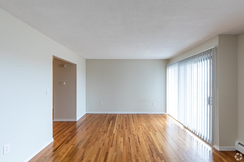 Building Photo - 271 Main St