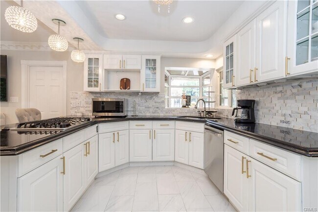 Building Photo - 18834 Devonshire St