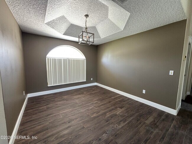 Building Photo - 20 Clarendon Ct N